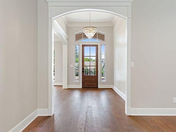 3rd image of 1506 Royal Oak Dr