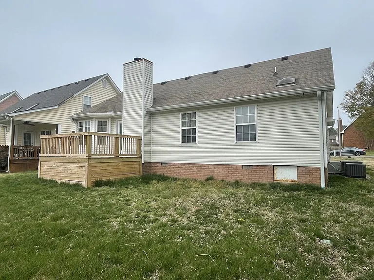 2285 Oak Hill Dr — Photo 2