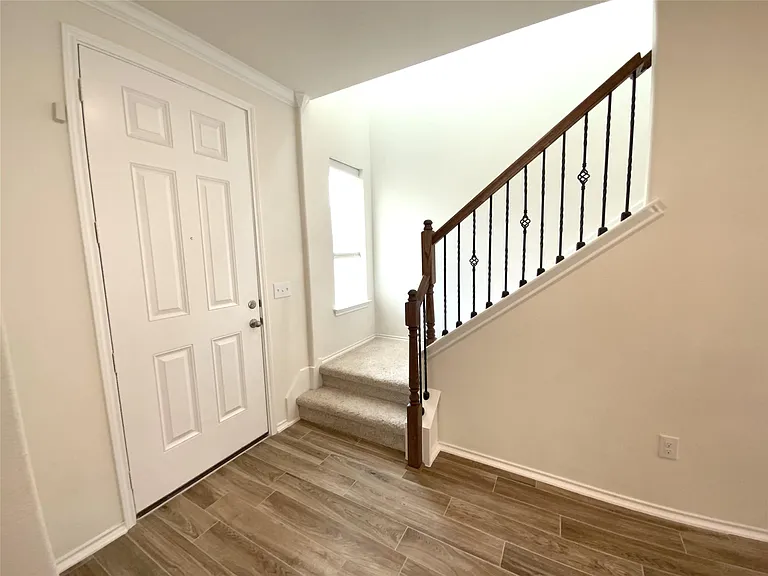908 Solitude Dr — Photo 4