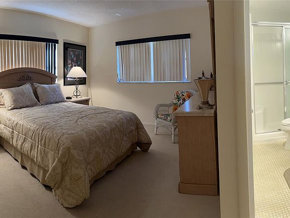 4th image of 2520 NE 1st Court #309