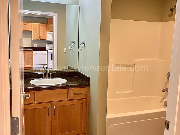 200 E Maple St — Photo 116