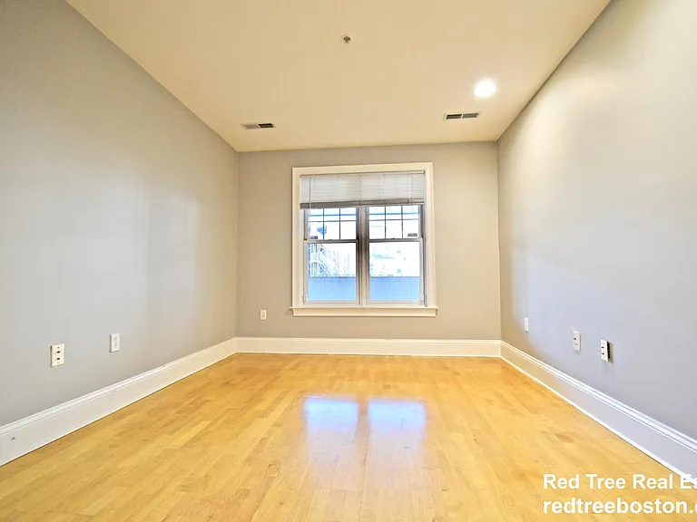 1306 Columbia Rd #3 — Photo 7