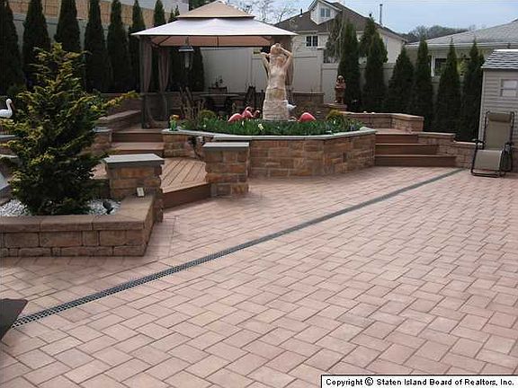 3rd image of 12 Alderwood Pl