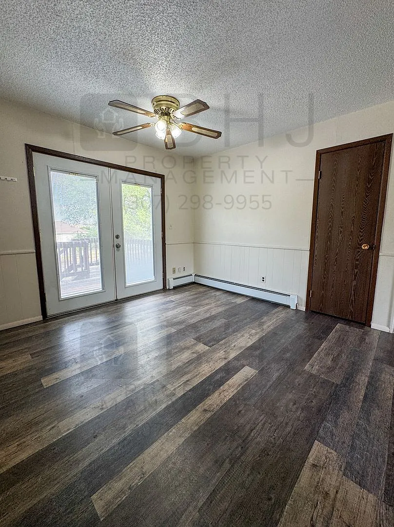 959 Bellevue Ave — Photo 2
