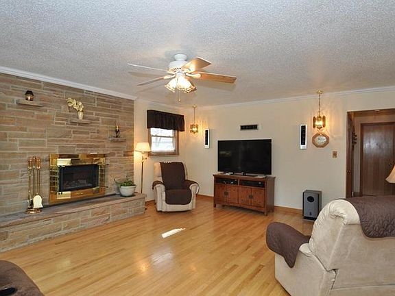 4th image of 1829 Manitowoc Ave