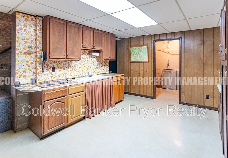 165 Lakeshore Ct — Photo 33