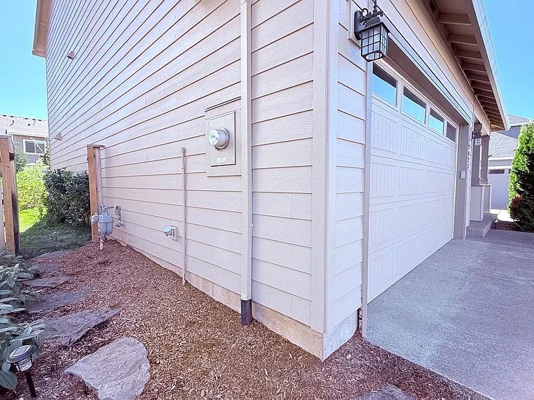 2923 S Ivy St — Photo 23