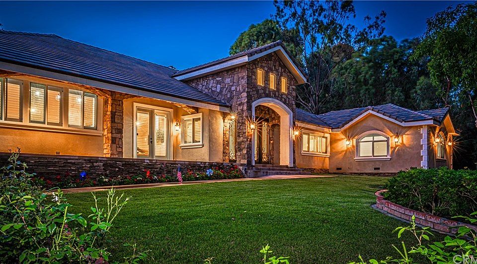 1st image of 8566 La Entrada Ave