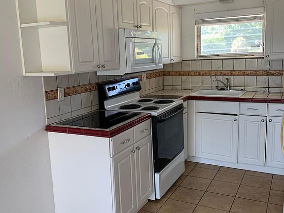 4th image of 2155 Wood St APT B3