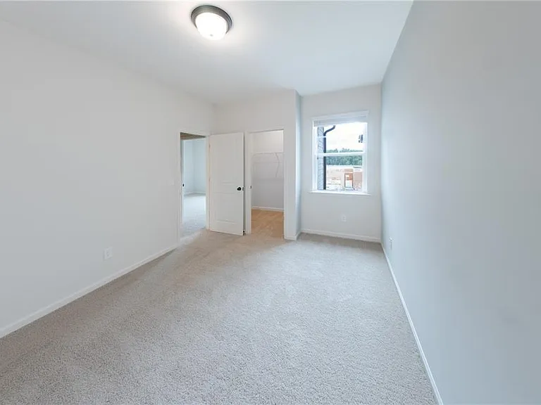 411 Summit View Ln — Photo 16