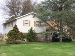 1203 Hunter Dr, Blue Bell, PA 19422