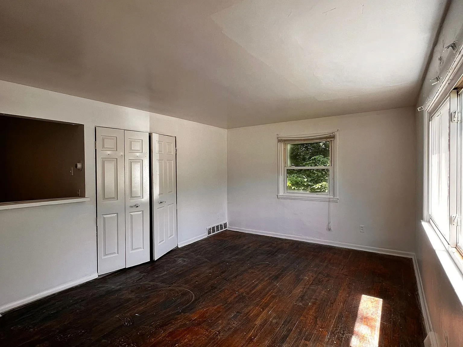 128 Clinton Springs Avenue - 2 — Photo 2