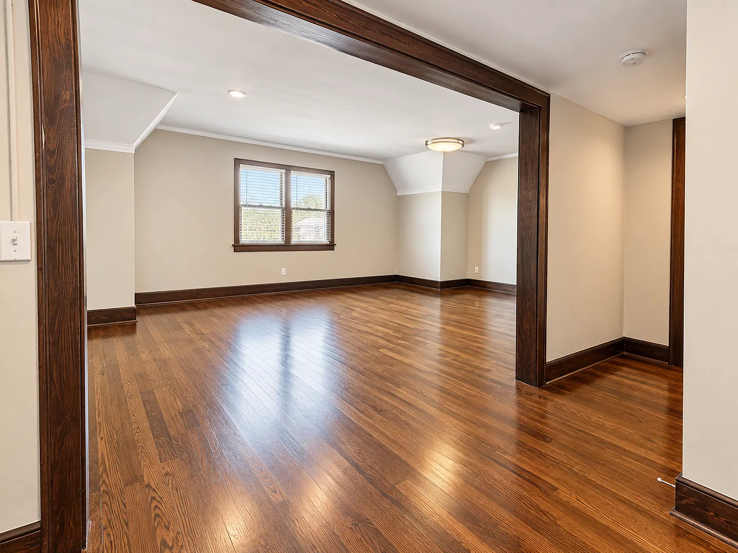 Nottingham Apartments — Photo 4