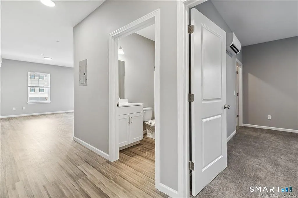 1 bed, 1.0 bath, 715 sqft, $1,950 — Photo 2