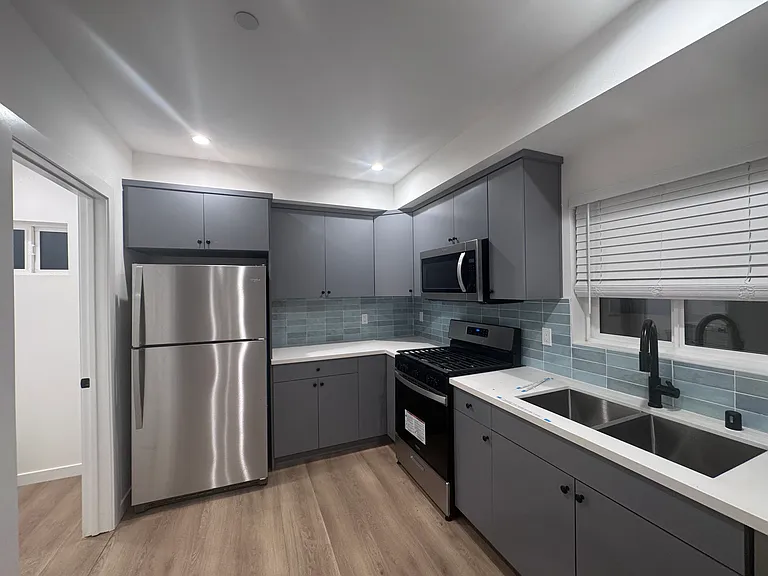 7634 Morella Ave — Photo 5