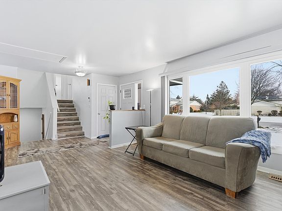 2nd image of 4N212 8th Ave