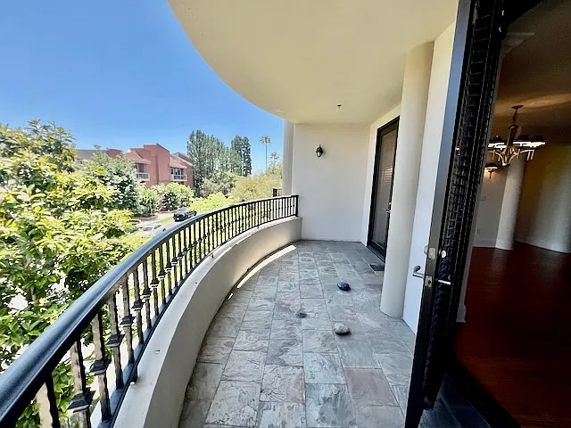 2 bed, 1695 sqft, $5,750 — Photo 3