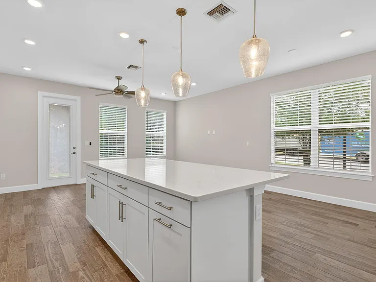 1887 SE Ocean Cove Way — Photo 14
