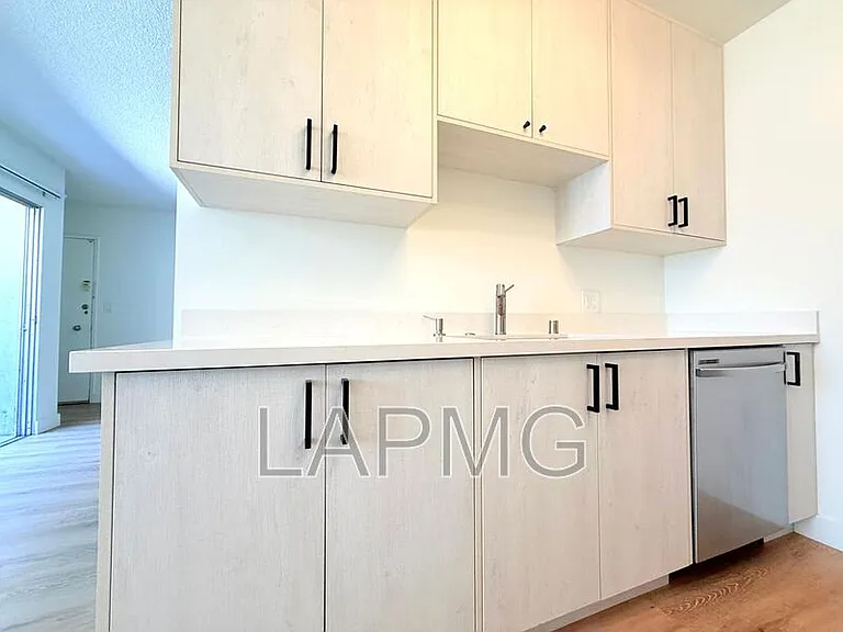 119 N Hillcrest Blvd #16 — Photo 12