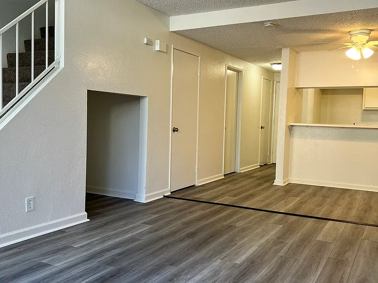 43711 Challenger Way #16 — Photo 2