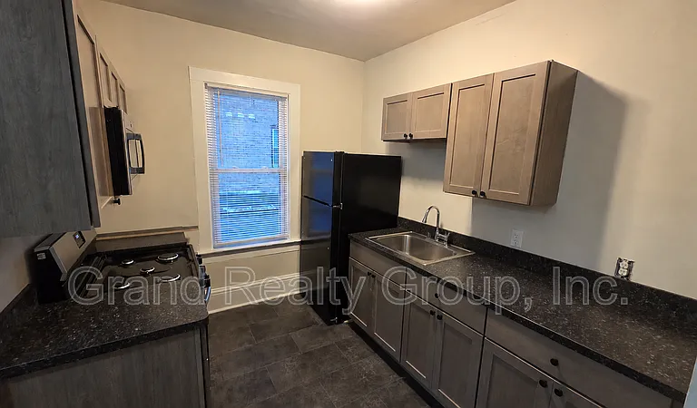 127 Cedar Ave #2F — Photo 4