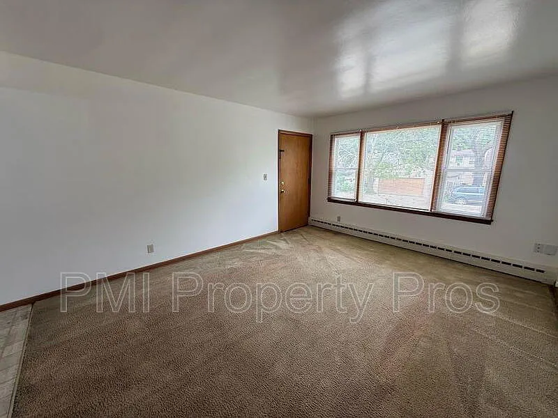 1 bed, 1.0 bath, $875 — Photo 3