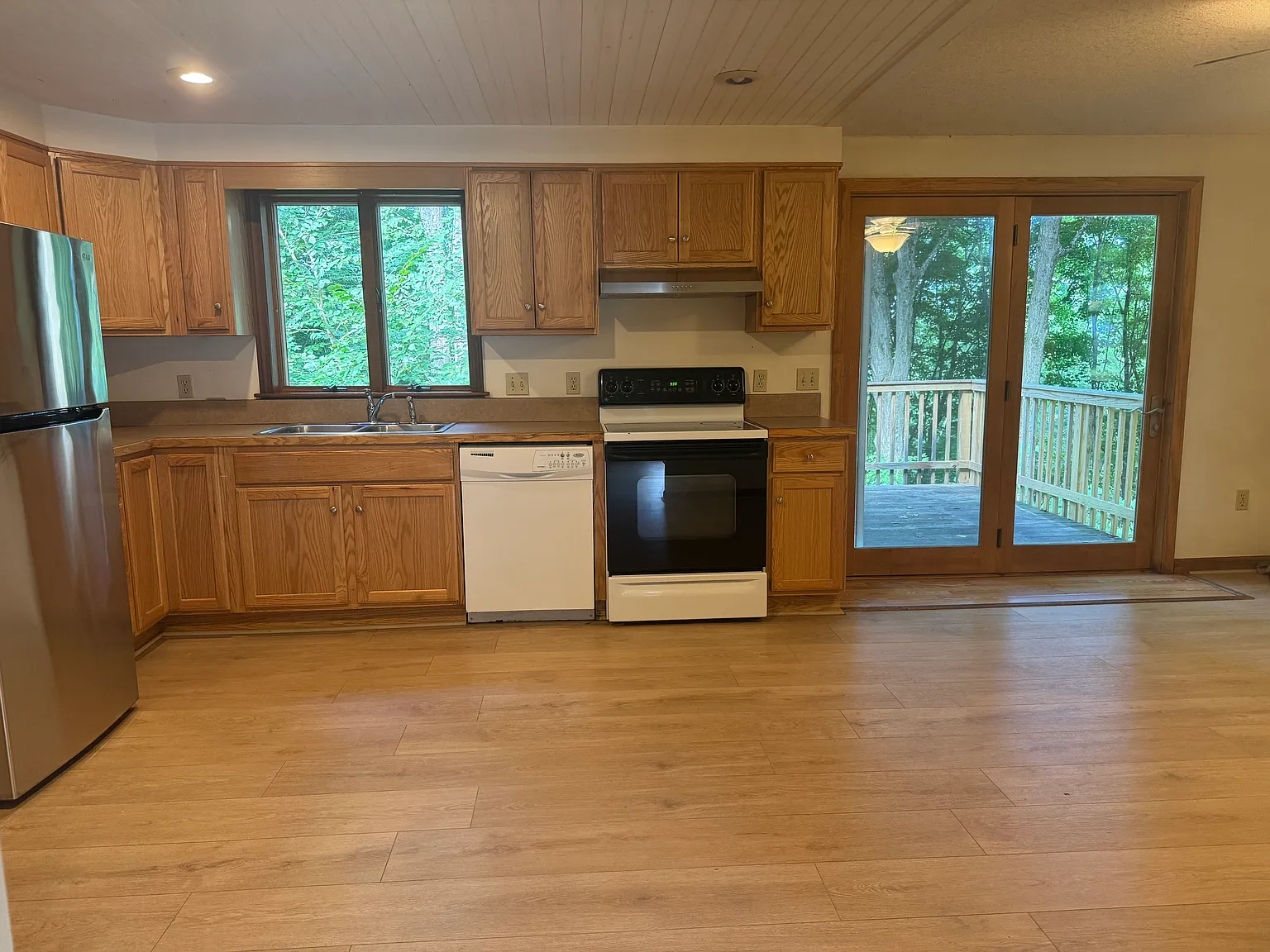 3 bed, 1800 sqft, $2,200 — Photo 3