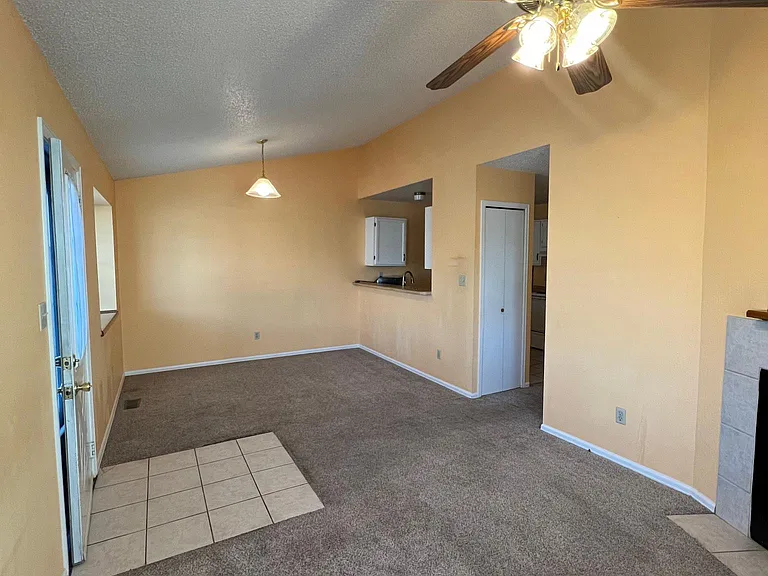 886 London Green Way — Photo 5