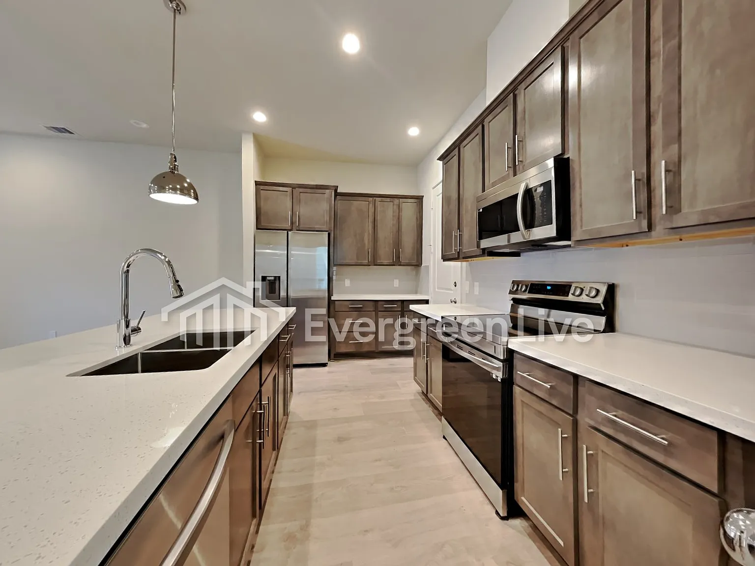 3 bed, 2.5 bath, 1543 sqft, $1,845 — Photo 3