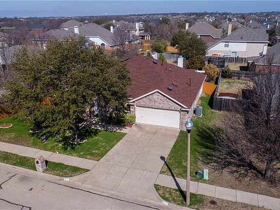 3rd image of 813 Dawnlight Dr