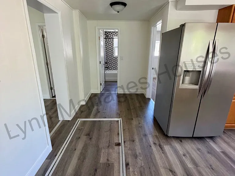 1010 W 20th St — Photo 11