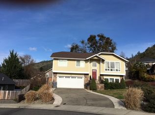 1462 NE Elizabeth Pl, Grants Pass, OR 97526