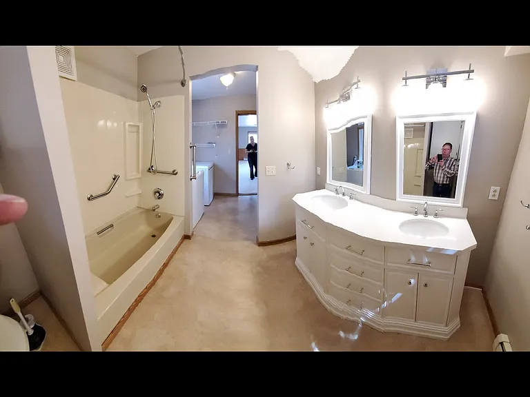 535 W Spring St — Photo 15
