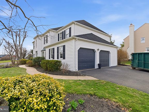 2nd image of 32 Marian Cir