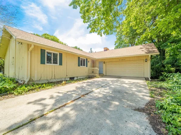 2707 W Woodbridge Dr, Muncie, IN 47304