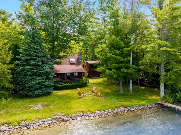 6936 Birchwood Dr, Kewadin, MI 49648