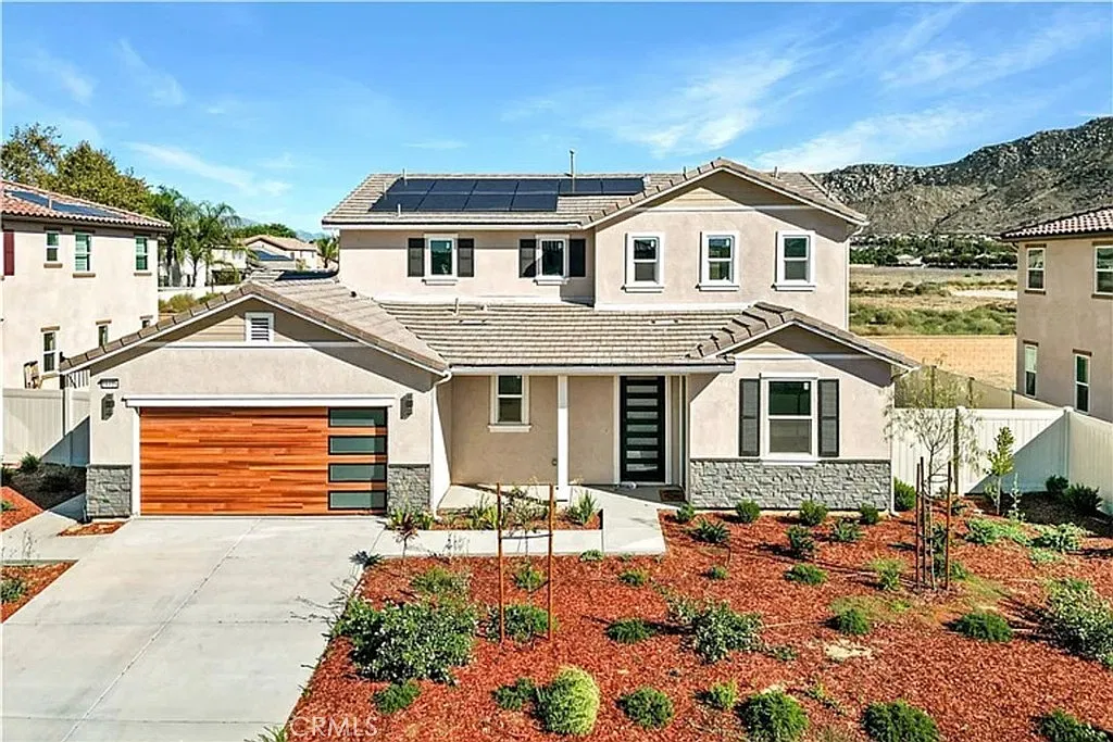 4 bed, 3.5 bath, 2000 sqft, $3,800 — Photo 1