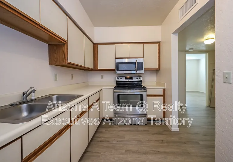312 E 24th St #3 — Photo 6