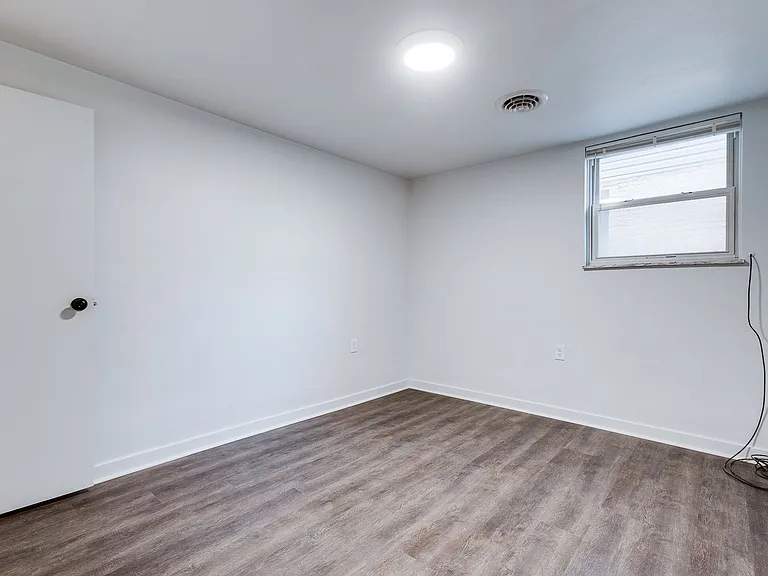 908 Penn St #FRONT — Photo 8