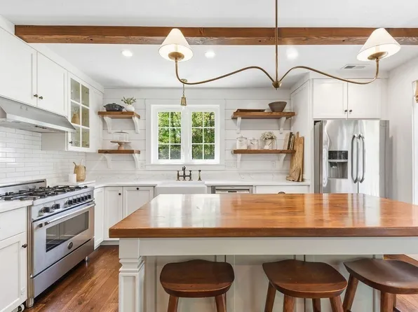 40 Kinsley Ln, Mendon, MA 01756