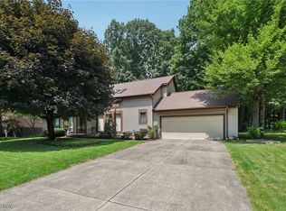 1171 Logan Wood Dr, Hubbard, OH 44425