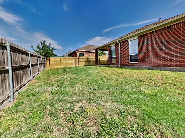 4005 Martinsburg Dr — Photo 18