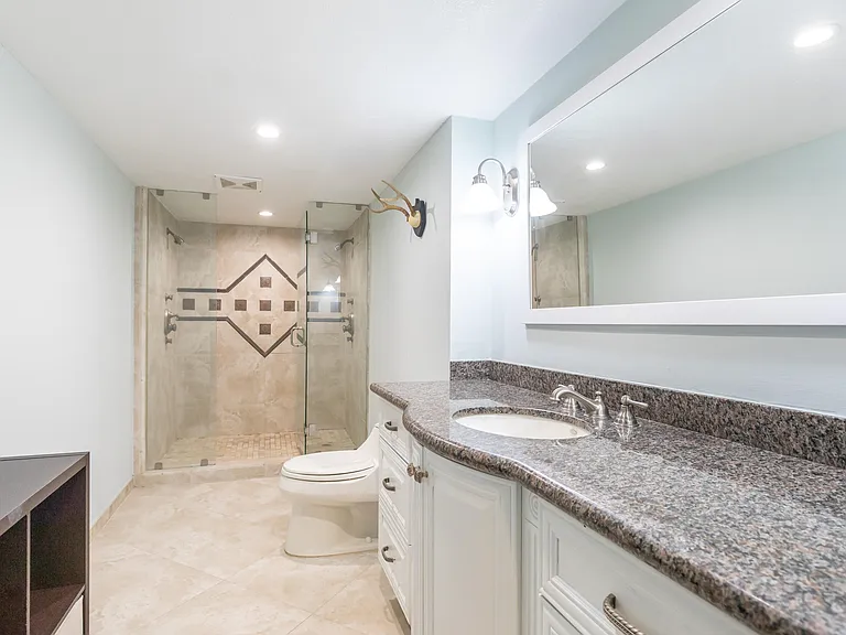 961 SE 20th Ave #302 — Photo 8