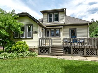 2372 N 85th St, Wauwatosa, WI 53226