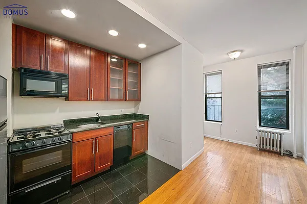 Rented by Domus Realty | media 19