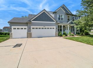 1270 Dorr Dr, Sugar Grove, IL 60554