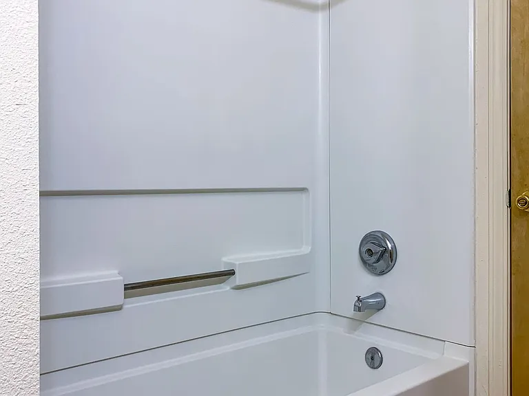 924 Valencia Dr SE — Photo 17