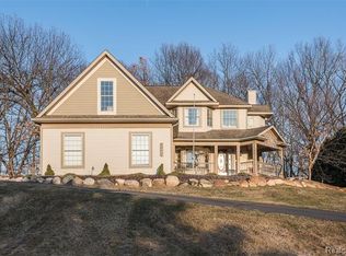 9872 E Kilkenny Dr, Brighton, MI 48116