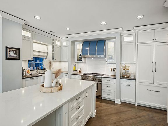 2nd image of 1634 W Diversey Pkwy #1