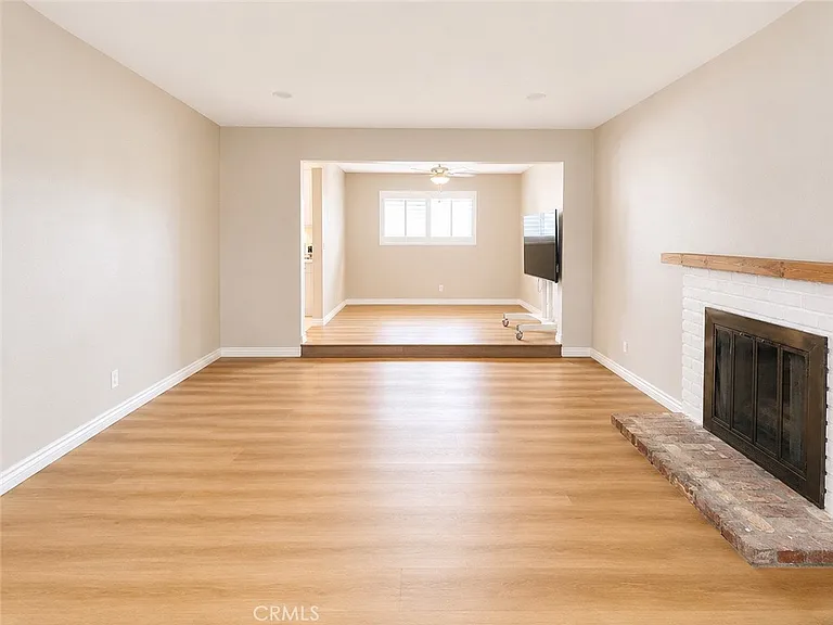 1118 W Orange Rd — Photo 5